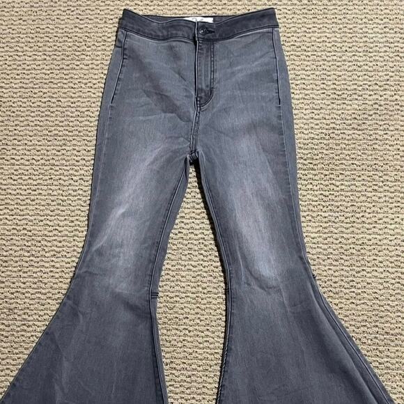 Free People‎ Women Gray Just Float On Bell Bottom Flare Raw Hem Jeans Size 26 - Picture 6 of 12